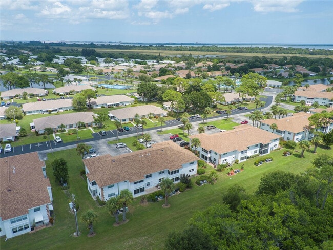 Building Photo - 1217 S Lakes End Dr