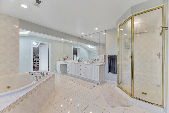 Building Photo - 2419 Cumberland Cir