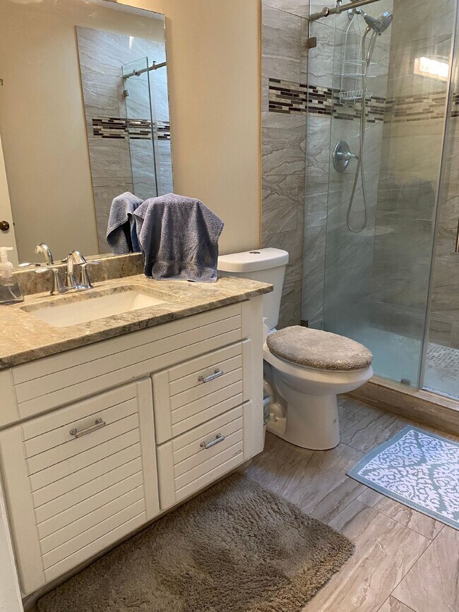 Building Photo - Hilton Head Plantation Ranch Style Home With Lagoon View!