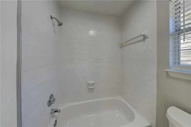 Building Photo - 390 Greenmont Cir