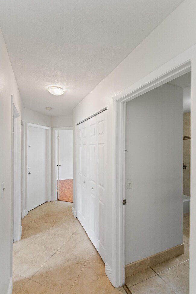 Building Photo - 13945 Langley Pl