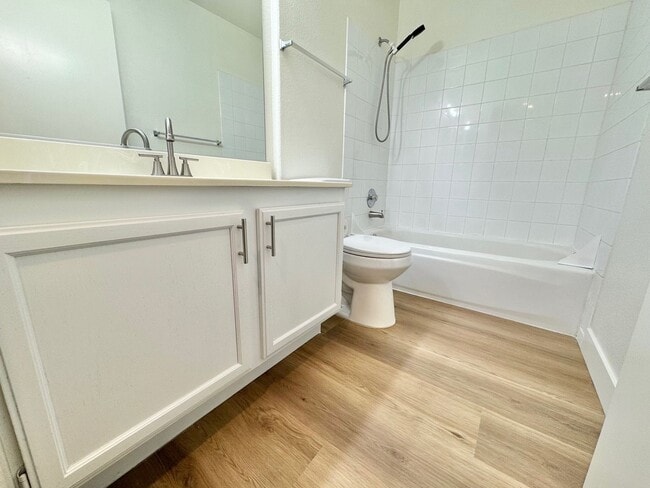 Building Photo - NEWLY UPDATED CONDO WITH BALCONY NEAR SUMMERLIN