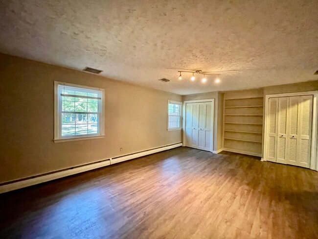 Building Photo - 818 S Park Dr