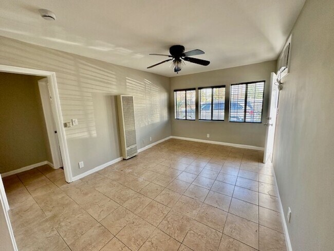 Building Photo - Oxnard ( M )