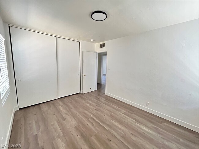 Building Photo - 1711 Santa Paula Dr
