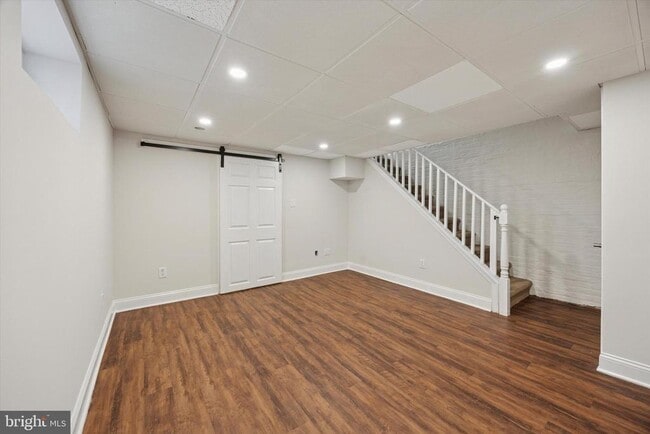 Building Photo - 271 Monroe St