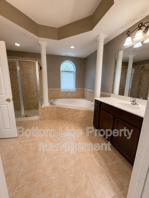 Building Photo - 8045 Talcott Dr