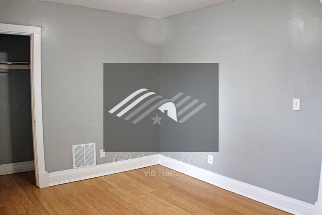 Building Photo - 419 Alberta St