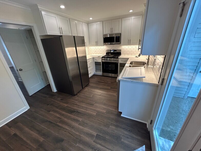 Kitchen - 1802 Alden Ln