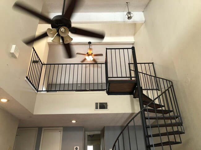 Building Photo - 2015 Fleur De Lis Ct