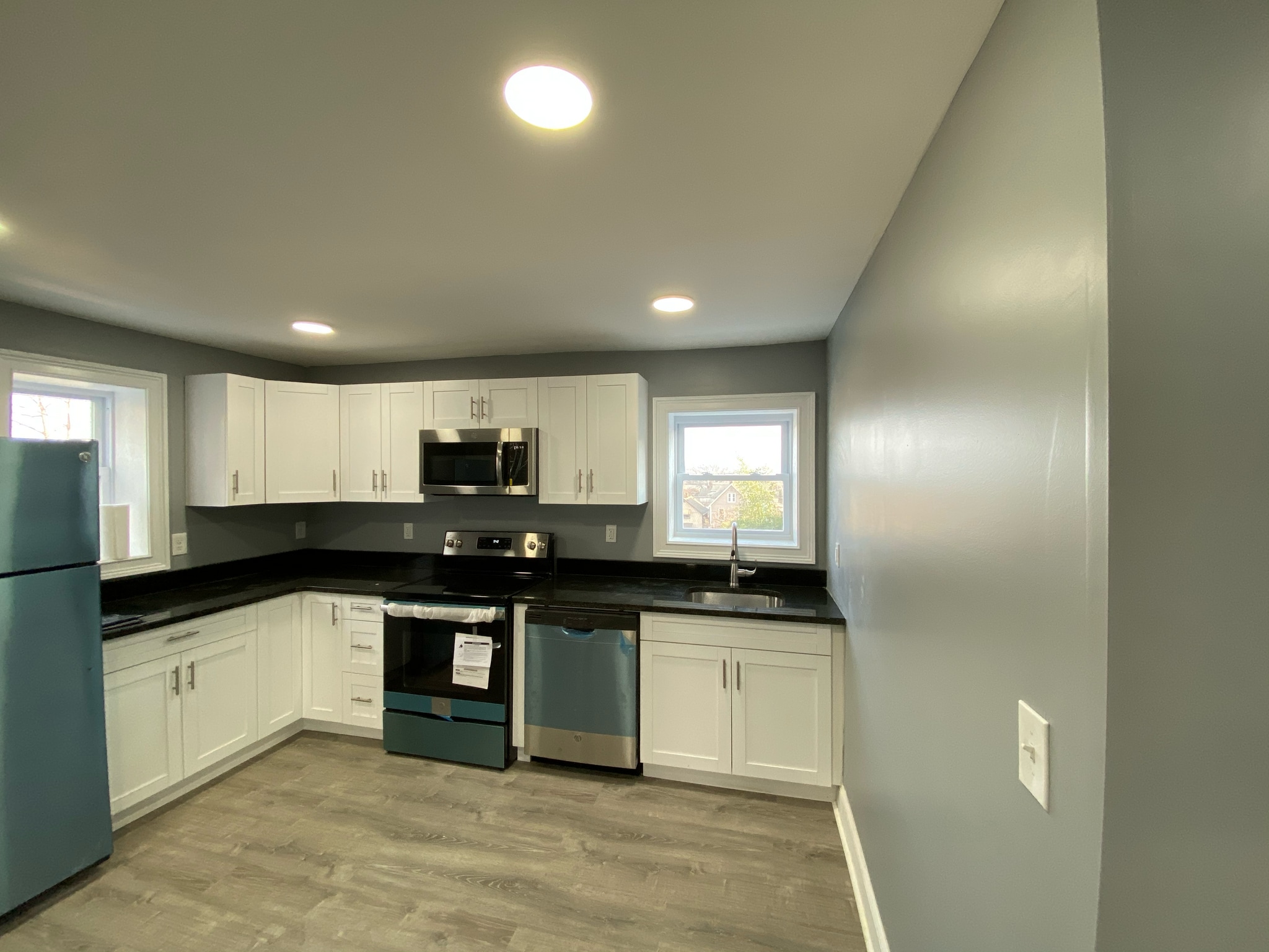 Building Photo - 301 Lilac Ln