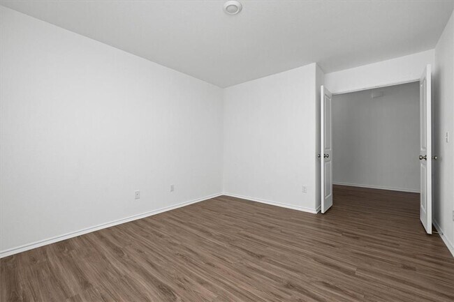 Building Photo - 325 Escondido Cir