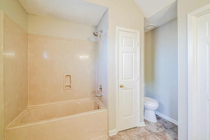 Building Photo - 7117 Goodman Ridge Dr