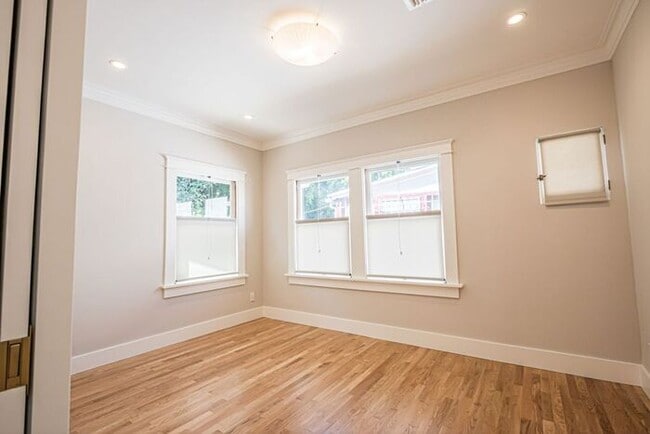 Building Photo - Recenty Updated 1916 California Bungalow f...