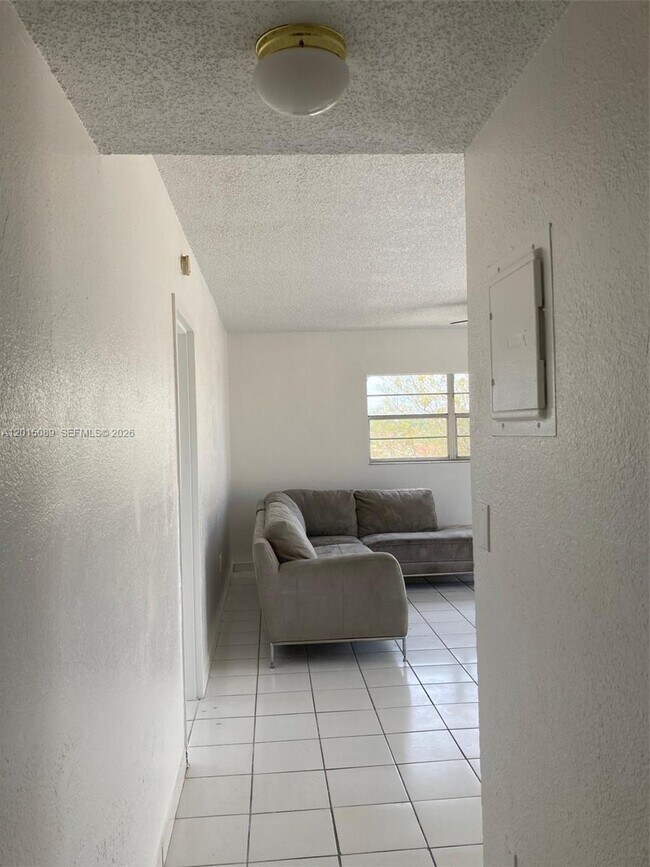 Building Photo - 5100 SW 41st St