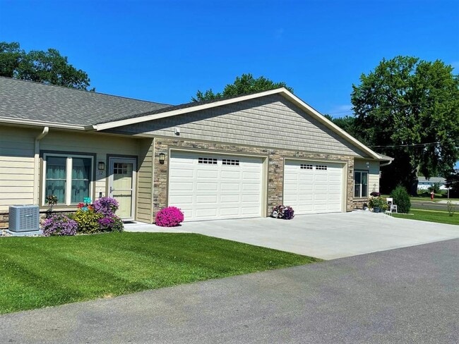 Building Photo - 535 Ryan St #2