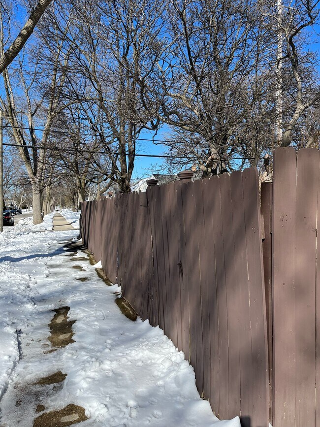 Building Photo - 8634 W Burleigh St