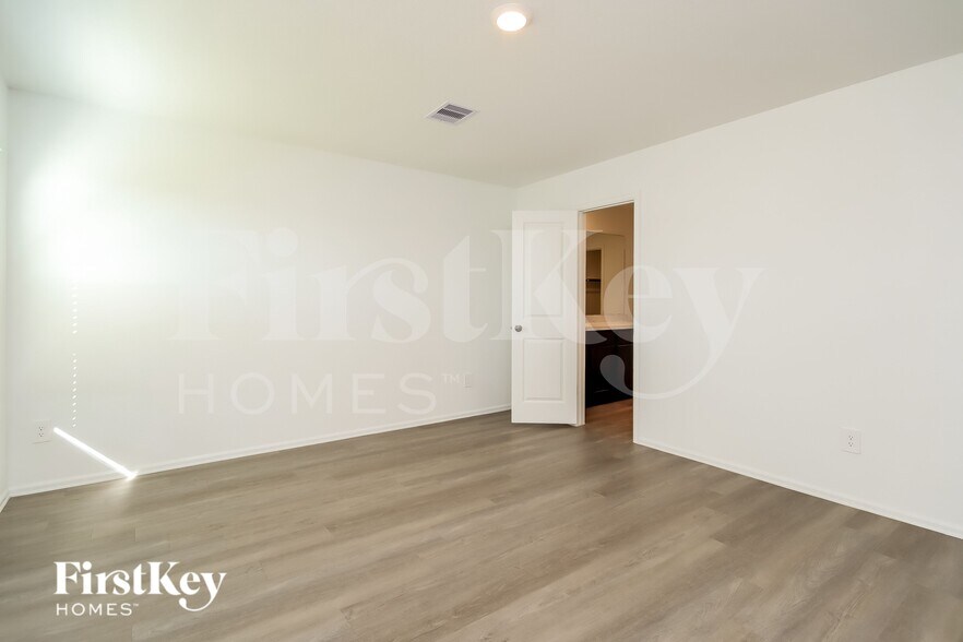 Building Photo - 24143 Becker Hollow Ln