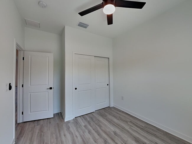 Building Photo - 1127 Highlands Rd