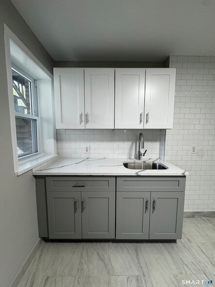 Building Photo - 45-51-51 Cowles St