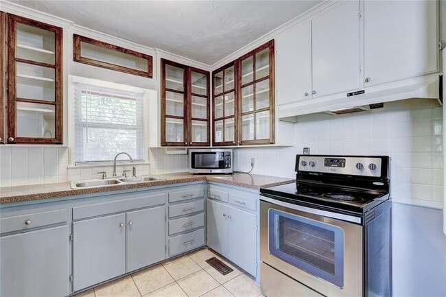 Building Photo - 1101 Bedford Dr