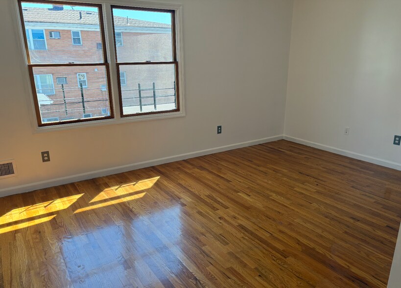 Building Photo - 1157 67th St