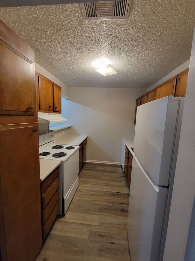 Building Photo - Newly Renovated 2B/2B Apartment Available ...