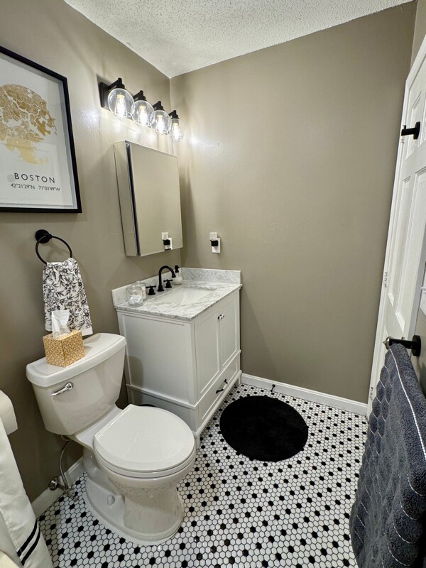 Building Photo - 275 Donohue Rd