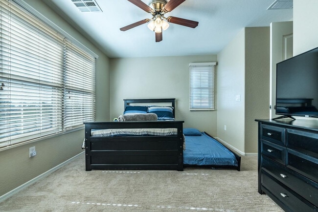 Building Photo - 1628 E Canyon Creek Dr