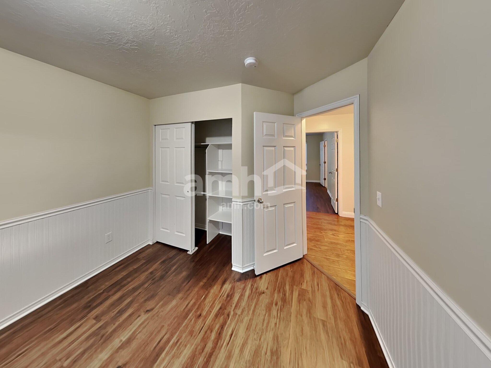 Building Photo - 1015 Westbury Ct