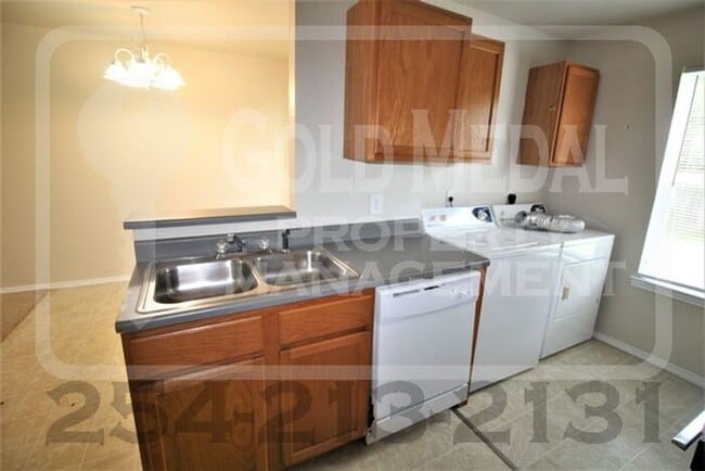 Building Photo - 1619 Inca Dr