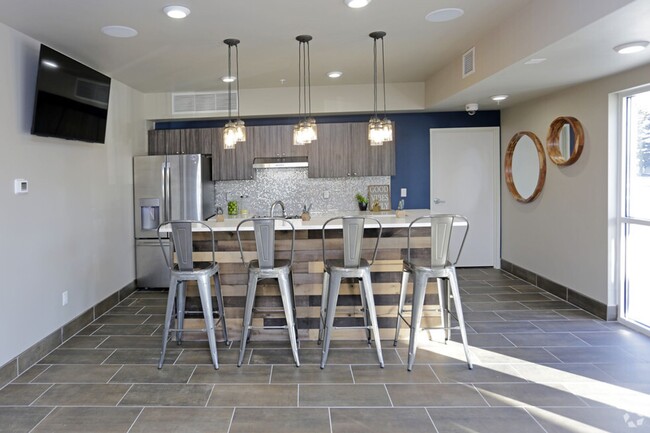 Building Photo - Live the U32 Lifestyle in this 4 Bedroom 2...
