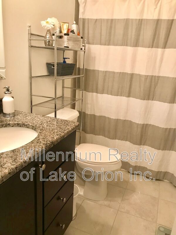 Building Photo - 1061 N Sherman Dr