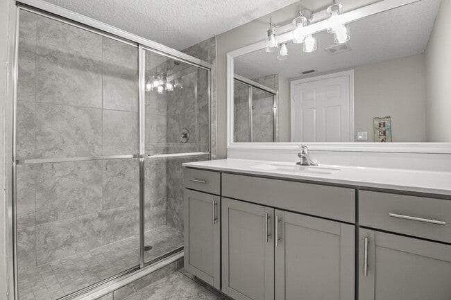 Building Photo - 2625 Heathcote Dr