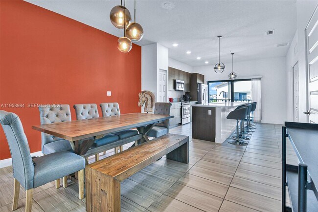 Building Photo - 7865 NW 104th Ave