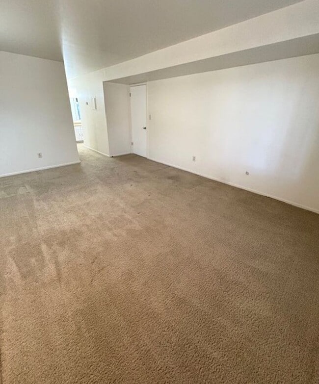 Building Photo - 1 Bedroom Condo Located near UofU!