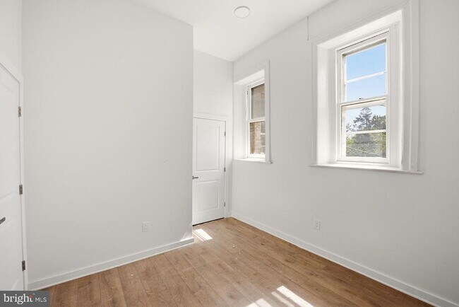 Building Photo - 6012 Ridge Ave