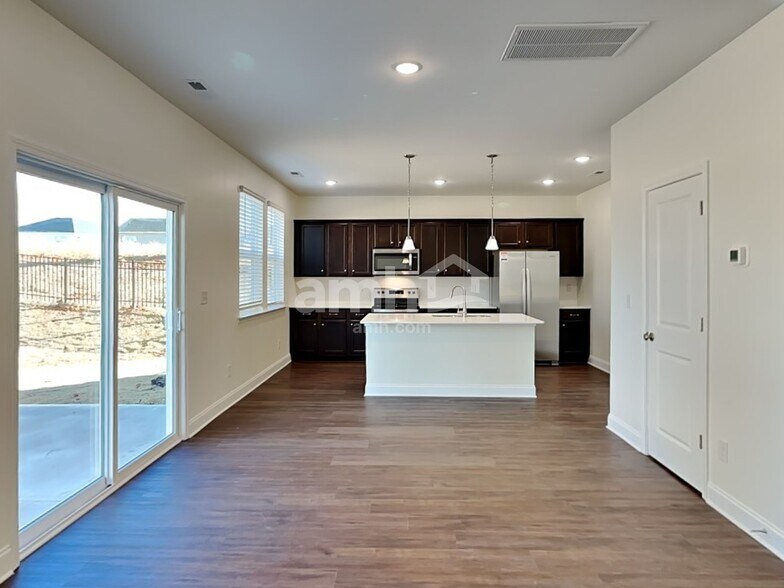 Building Photo - 5500A Farm Pond Ln