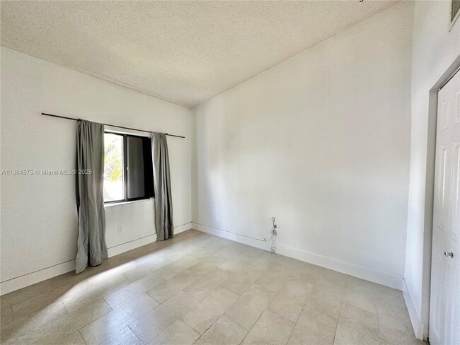 Building Photo - 4245 S Pine Island Rd
