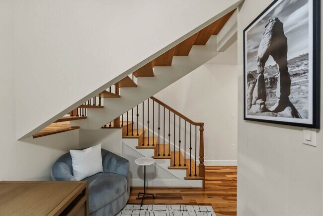 Building Photo - U St Penthouse