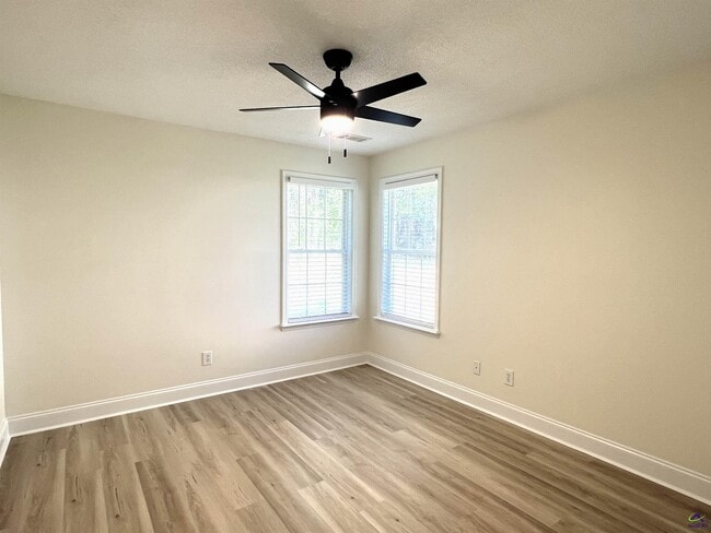 Building Photo - 134 Stone Brooke Dr