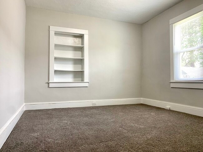 Building Photo - Beautifully Updated 2BD/1BA Home