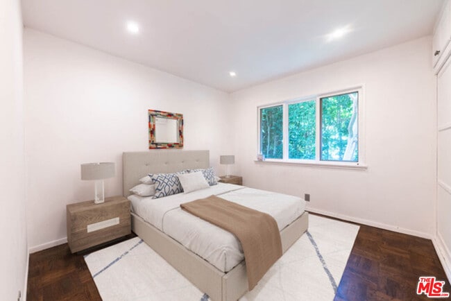 Building Photo - 2559 Hutton Dr