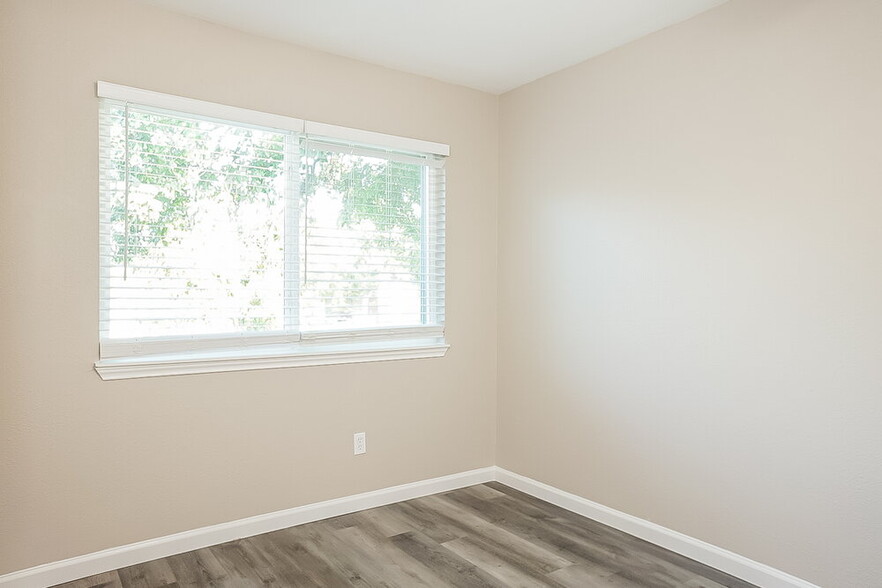 Building Photo - 10842 Riana Dr