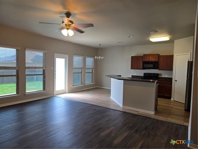 Building Photo - 1214 Jamestown Dr