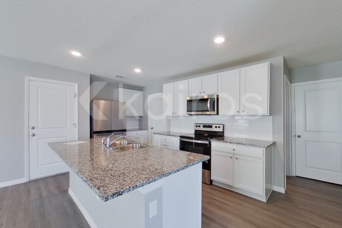 Building Photo - 8577 SW 43rd Ter