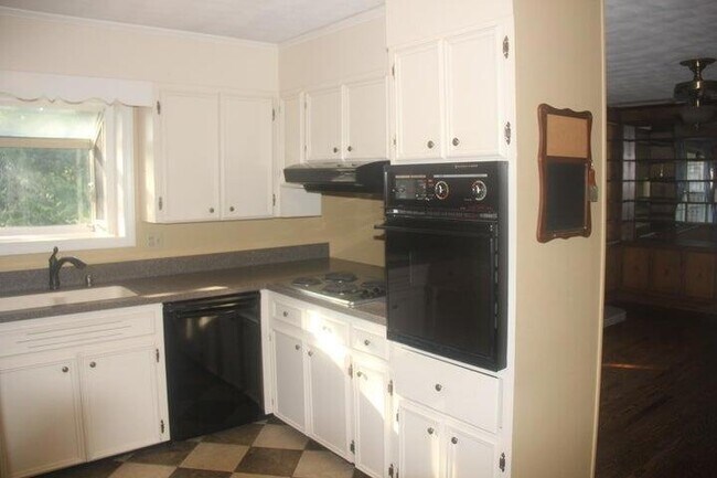 Building Photo - 3009 Oakland Dr NW