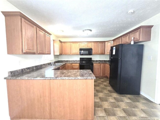 Building Photo - 410 Roundtree Dr