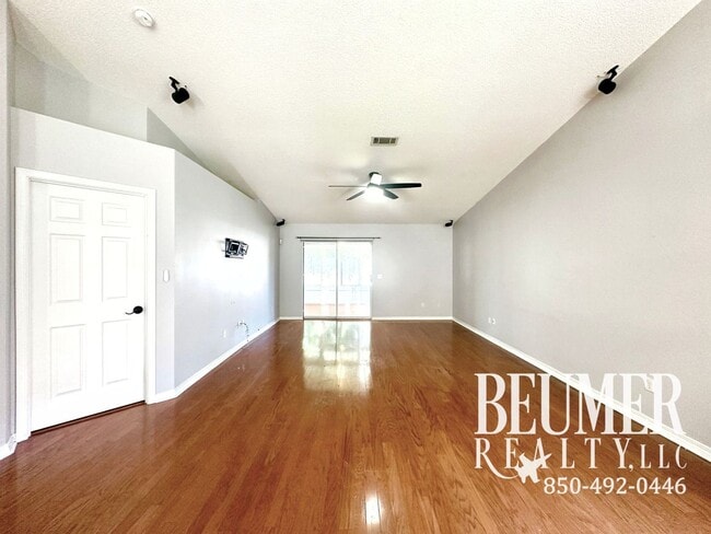 Building Photo - Solar Panel 3bd/2bath Home located Northeast Pensacola