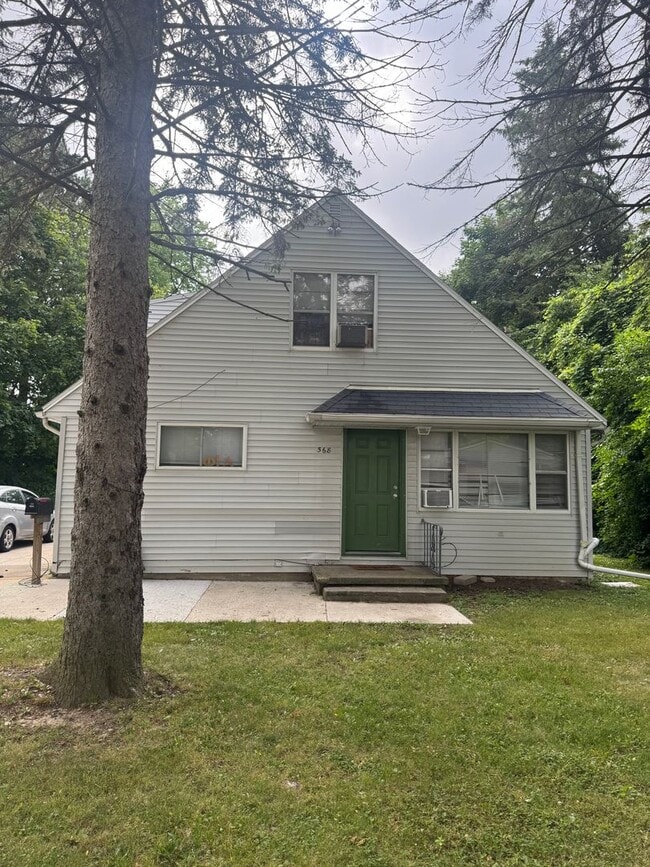 Building Photo - 568 Spartan Ave
